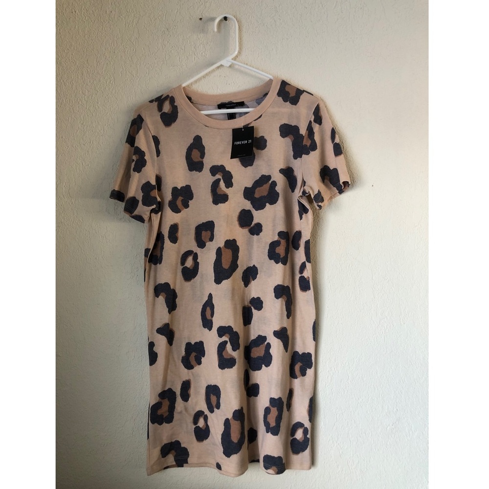 Leopard print t-shirt dress